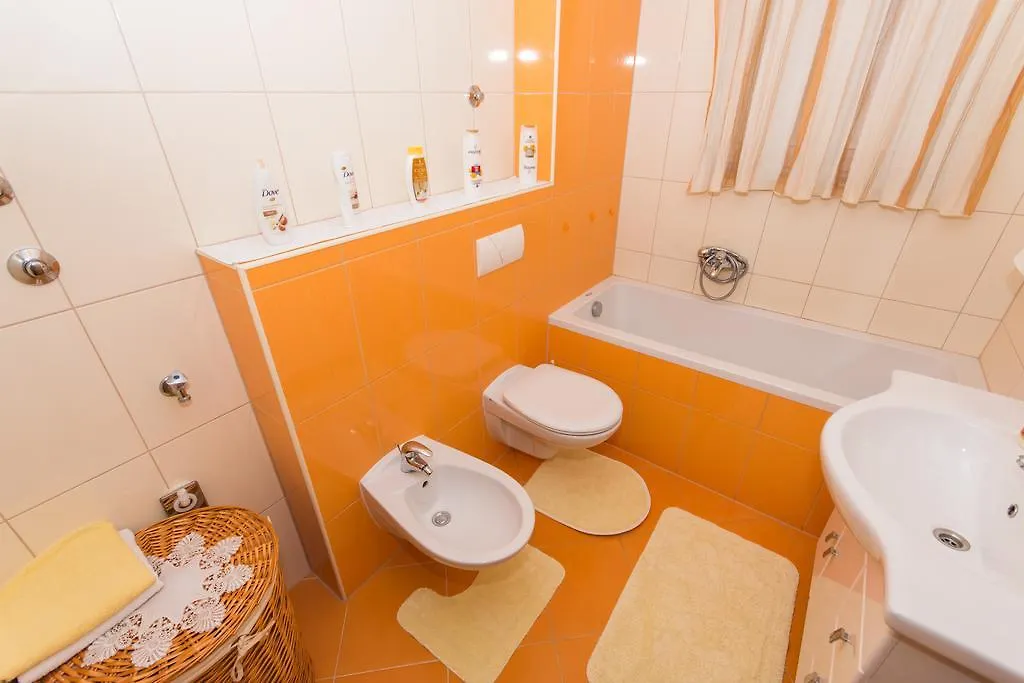 Apartment Holiday Trogir 0*,